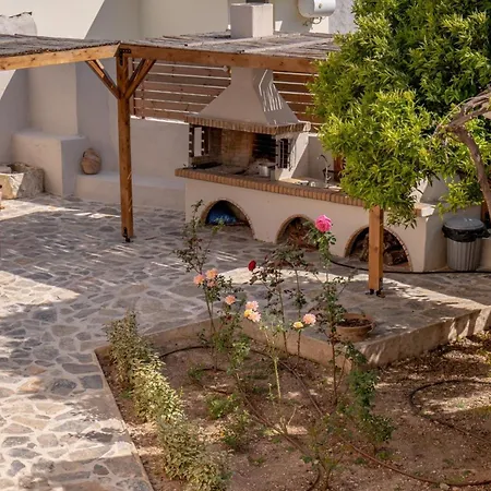 Antama Living, Luxe Stonehouse With Pool & Bbq 빌라