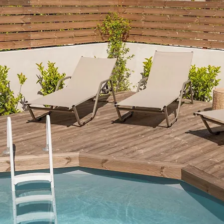빌라 Antama Living, Luxe Stonehouse With Pool & Bbq 레팀노